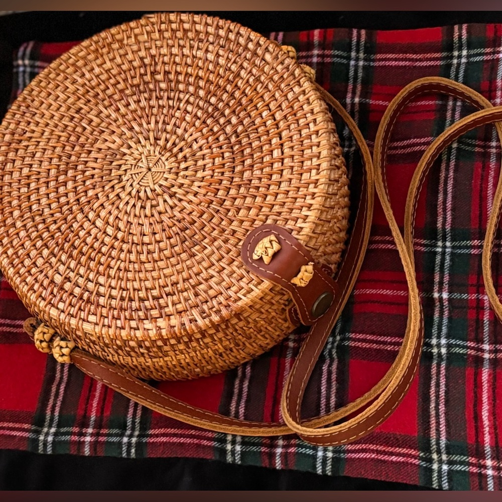Handcrafted Tan Rattan Bag - Picture 7 of 12